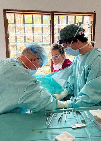 Dr Thomas de Laâge de Meux, chirurgien esthétique, missions humanitaires de chirurgie reconstructrice au Cameroun