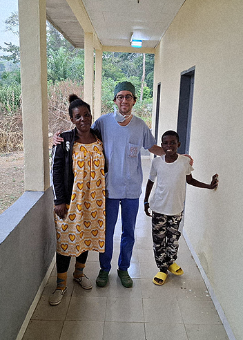 Dr Thomas de Laâge de Meux, chirurgien esthétique, missions humanitaires de chirurgie reconstructrice au Cameroun