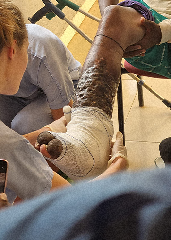 Dr Thomas de Laâge de Meux, chirurgien esthétique, missions humanitaires de chirurgie reconstructrice au Cameroun