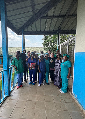 Dr Thomas de Laâge de Meux, chirurgien esthétique, missions humanitaires de chirurgie reconstructrice au Cameroun