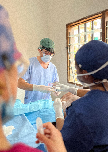 Dr Thomas de Laâge de Meux, chirurgien esthétique, missions humanitaires de chirurgie reconstructrice au Cameroun