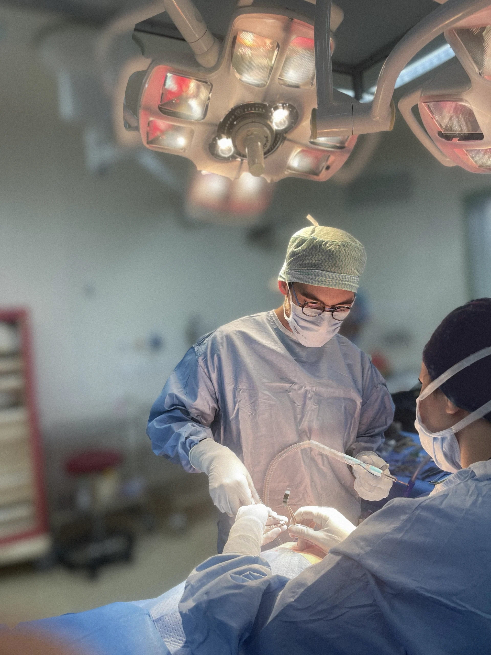 Dr Thomas de Laâge de Meux, chirurgien esthétique, salle opératoire